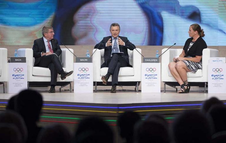 IOC President Thomas Bach (left) during the Olympism In Action forum with Argentina's President Mauricio Macri and Jennifer Dahlgren (IOC Photo)