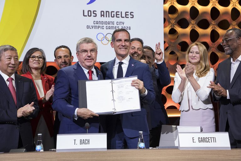 IOC President Thomas Bach and LA Mayor Eric Garcetti hold signed host city contract (IOC Photo)