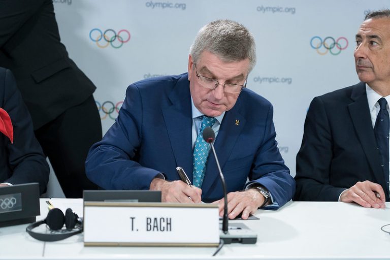 IOC President Thomas Bach signs host agreement with Milan-Cortina 2026 (IOC Photo)