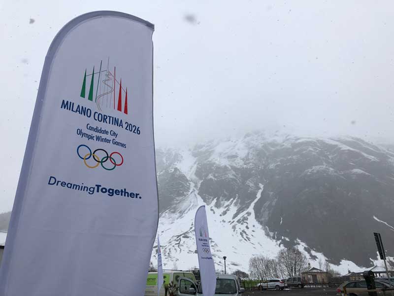 A Milano-Cortina 2026 Olympic bid promotional banner in Livigno, where snowboard and freestyle ski events are proposed (GamesBids Photo)