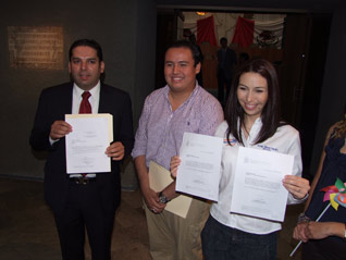 Local Deputies Arturo Benavides and Josefina Villarreal submit letters of support to the Chariman of Monterrey 2018 Bid Committee José Antonio Hernández Griego (Source: Monterrey 2018)