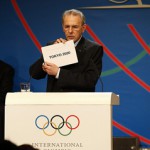 Jacques Rogge opens envelope revealing Tokyo as winner of 2020 bid
