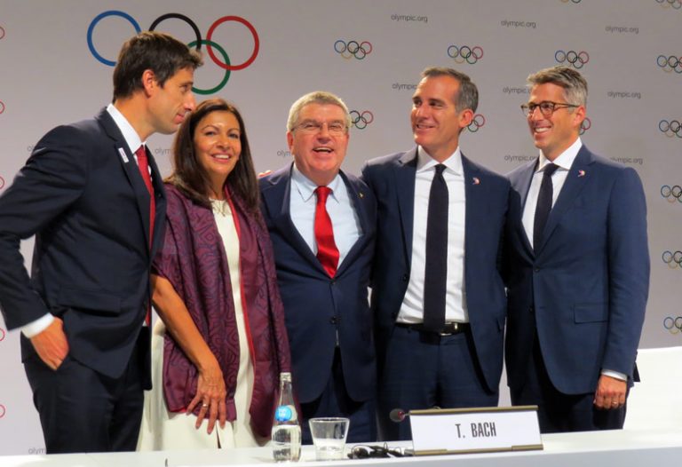 Paris 2024 and LA 2028 leadership celebrate with IOC President Thomas Bach (centre) after ratification of double-allocation (GamesBids Photo)