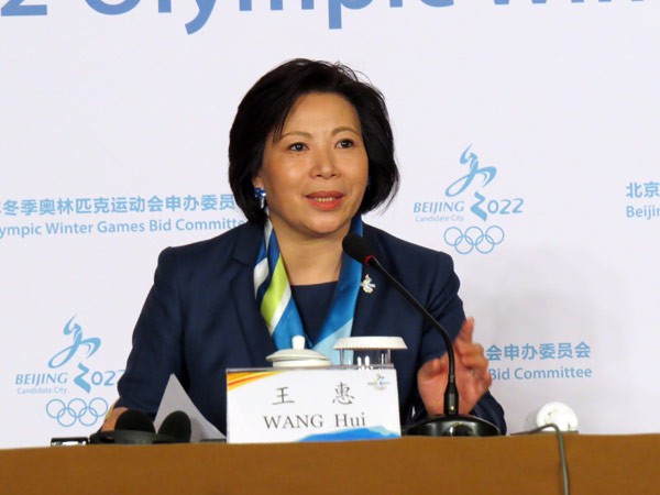 Hui Wang, Beijing 2022 Communications Director speaks at press briefing during IOC Evaluation Commission (GamesBids Photo)