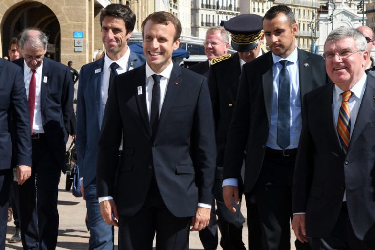 IOC President Thomas Bach (right) and French President Emmanuel Macron (centre) in Marseille during post-bid road trip (Paris 2024 Photo)