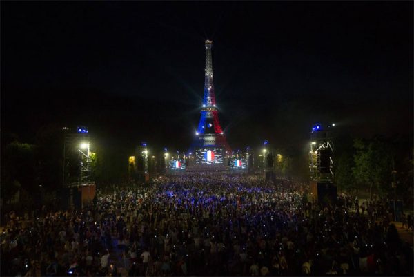 Euro 2016 fans celebrate at Eiffel Tower in Paris (Paris 2024 Twitter Photo)